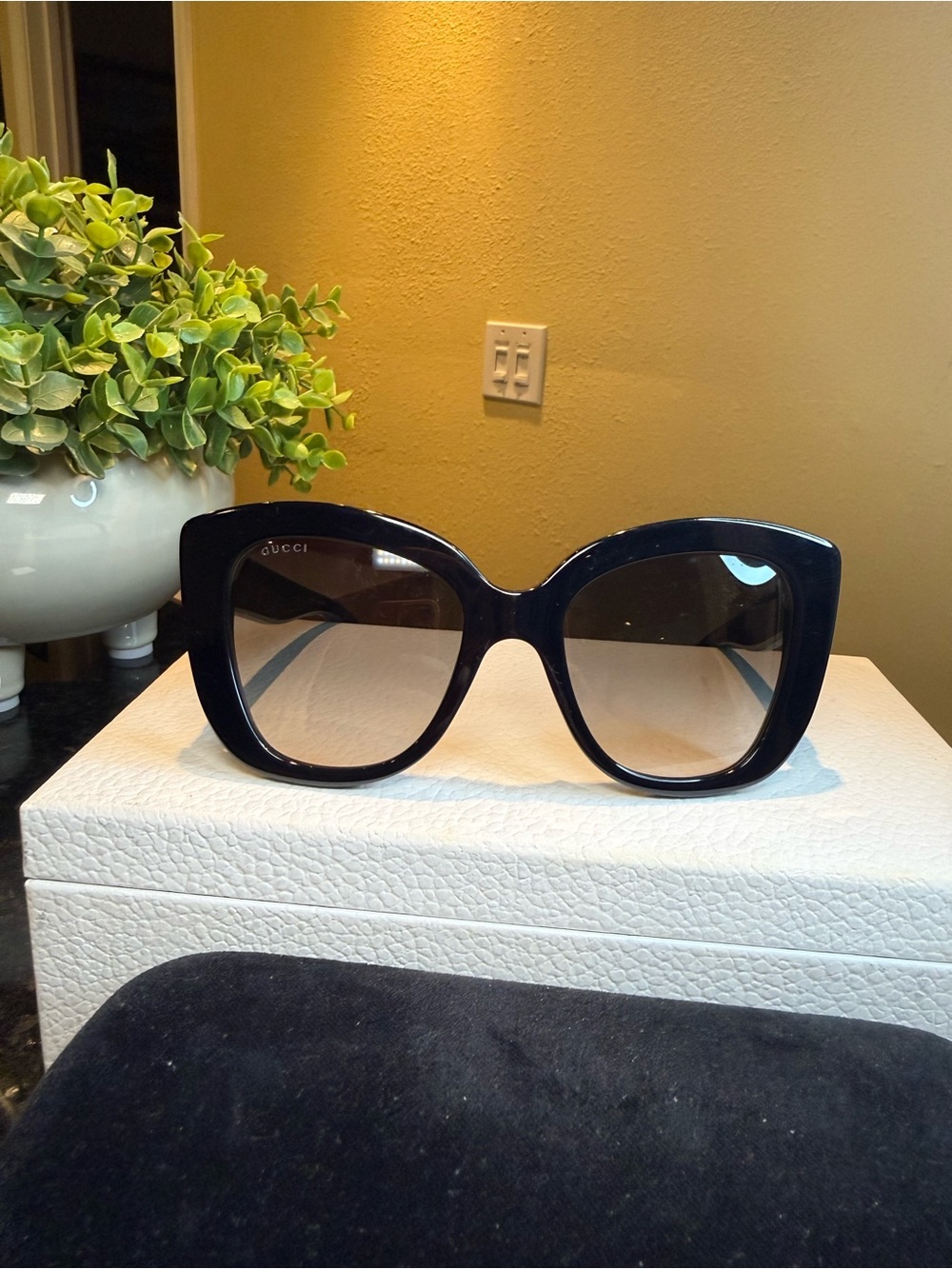 Gucci Black Oversized Cat-Eye Sunglasses